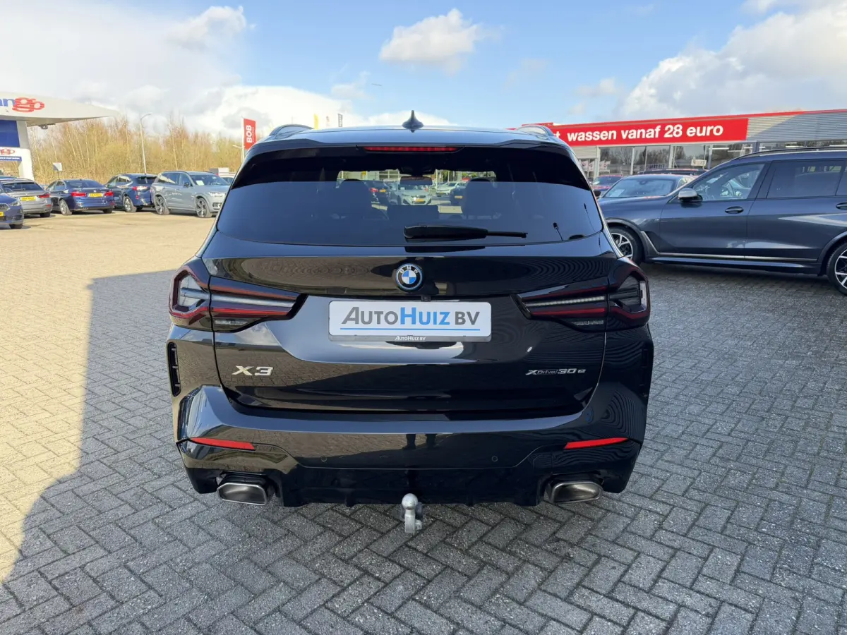 xDrive30e High Executive M Sport Panoramadak 19 Inch LED Keyless Entry Elek. Stoelverstelling ACC Head-Up Display Trekhaak