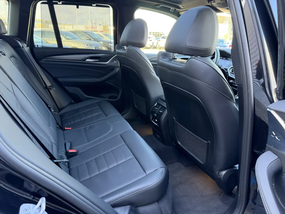 xDrive30e High Executive M Sport Panoramadak 19 Inch LED Keyless Entry Elek. Stoelverstelling ACC Head-Up Display Trekhaak