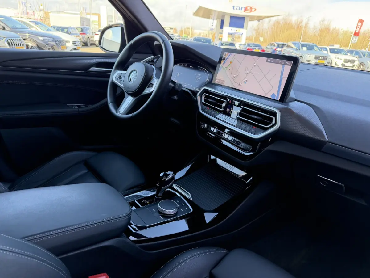 xDrive30e High Executive M Sport Panoramadak 19 Inch LED Keyless Entry Elek. Stoelverstelling ACC Head-Up Display Trekhaak