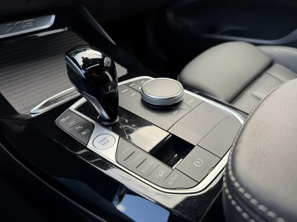 xDrive30e High Executive M Sport Panoramadak 19 Inch LED Keyless Entry Elek. Stoelverstelling ACC Head-Up Display Trekhaak