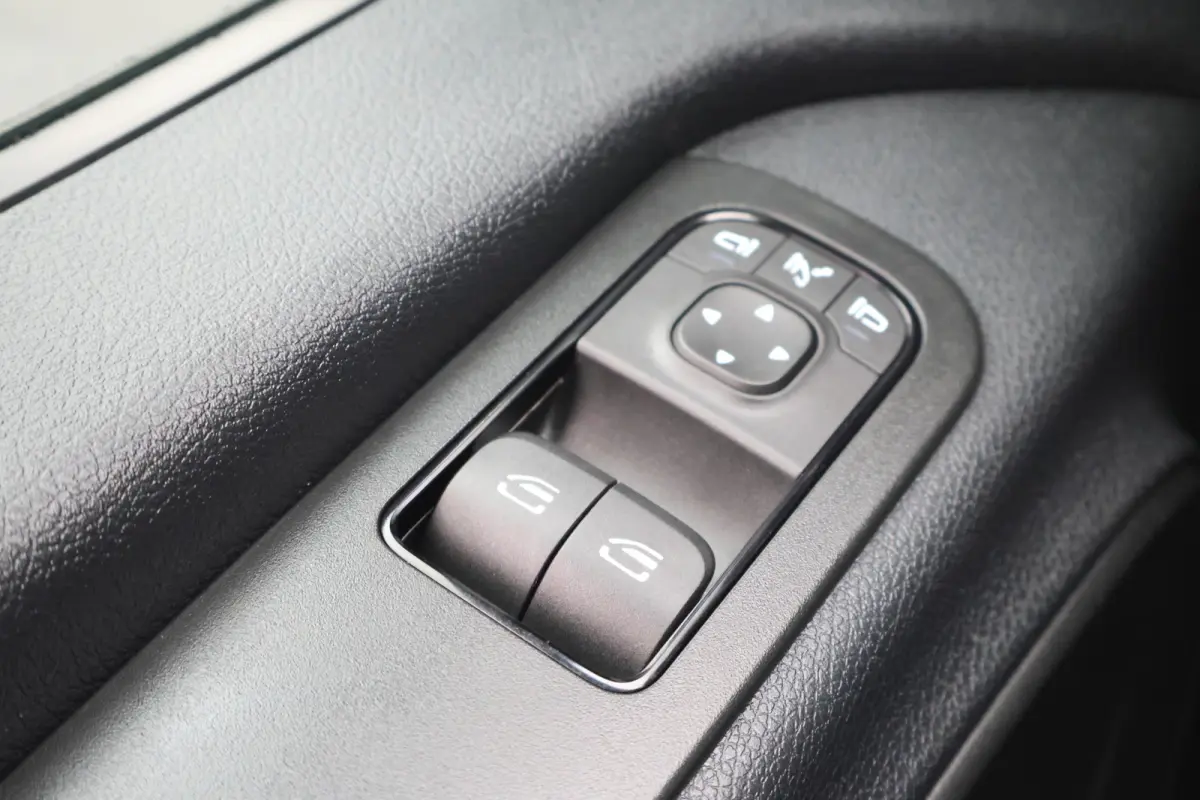 317 CDI Aut. L2H1 DC 5-zits 2x Schuifdeur, Apple Carplay, Camera, Cruise, Airco, Rijstrooksensor, Sidesteps, 18''