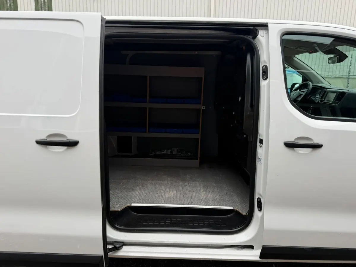 2.0 CDTI L2H1 Edition 122PK Automaat / Camera / Navi / App connect