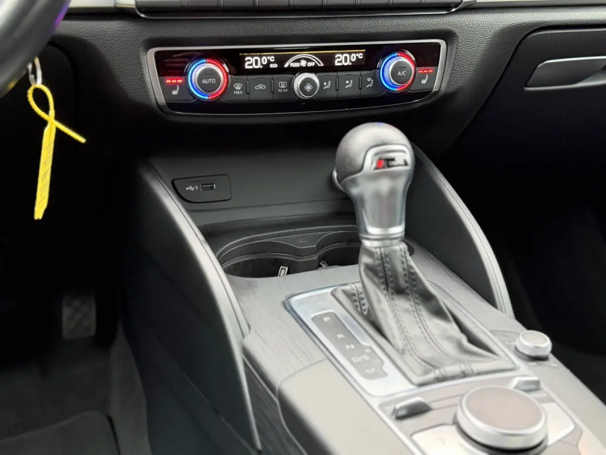 40 TFSI quattro S-Line Carplay ACC Lane 19"