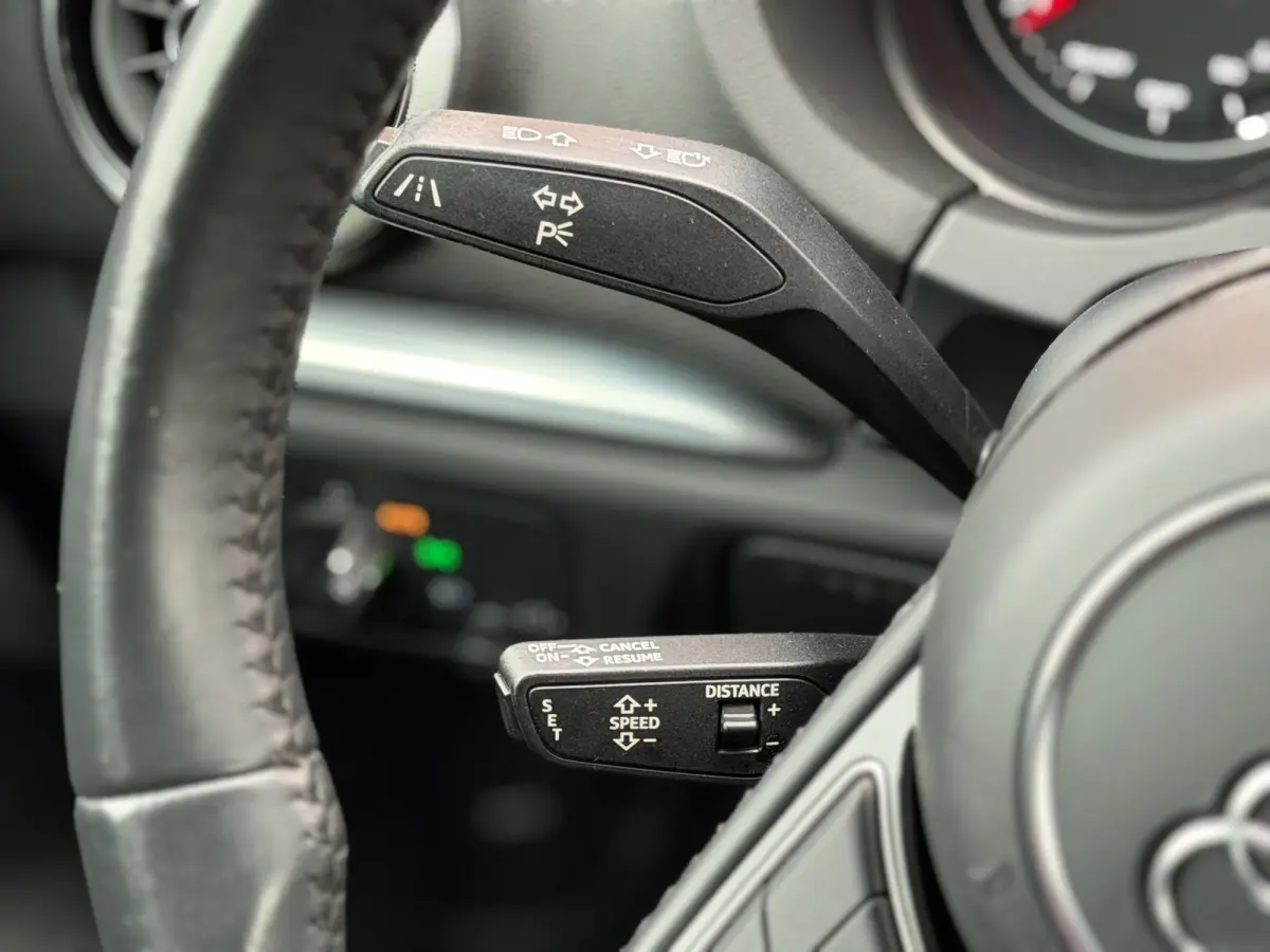 40 TFSI quattro S-Line Carplay ACC Lane 19"