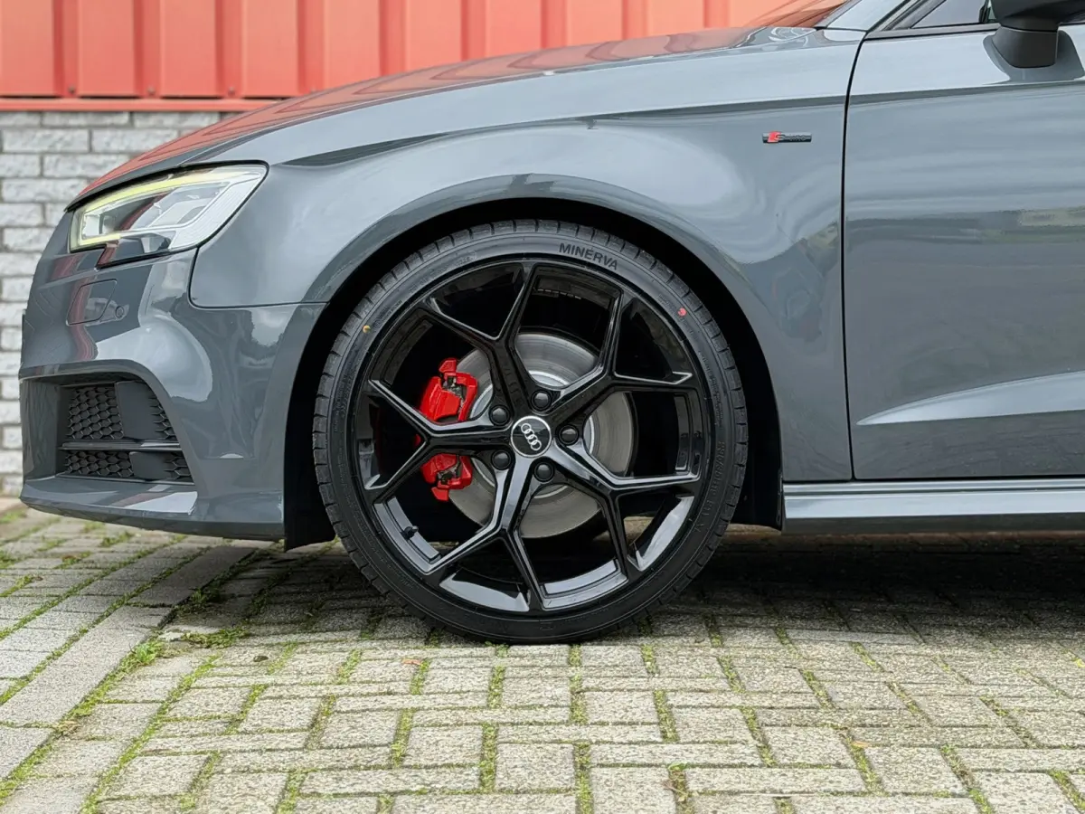 40 TFSI quattro S-Line Carplay ACC Lane 19"