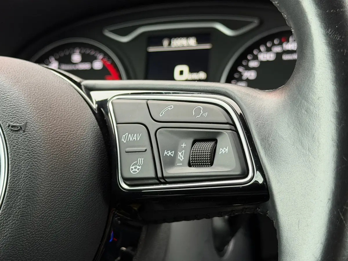 40 TFSI quattro S-Line Carplay ACC Lane 19"