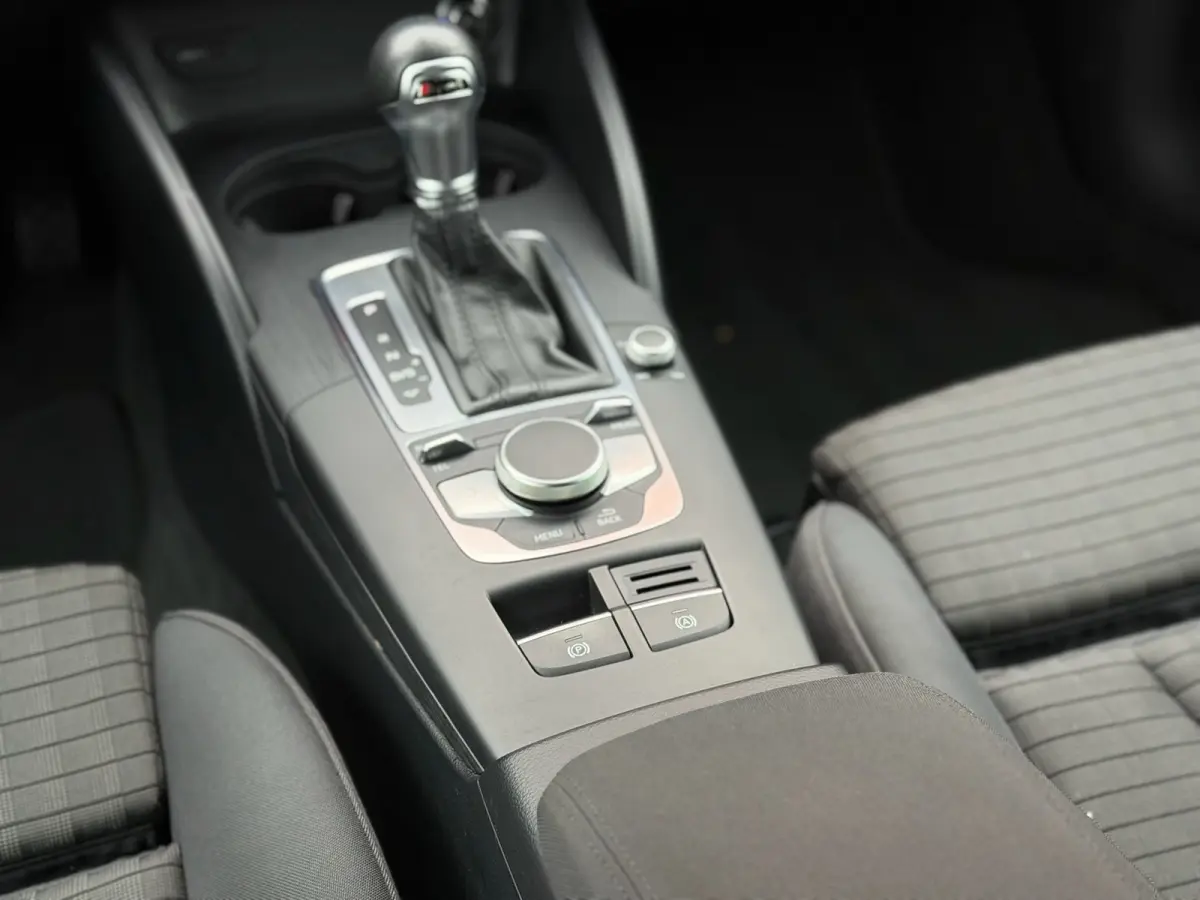 40 TFSI quattro S-Line Carplay ACC Lane 19"