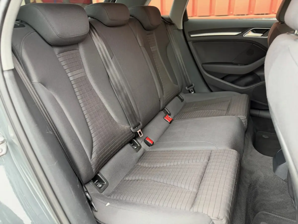 40 TFSI quattro S-Line Carplay ACC Lane 19"