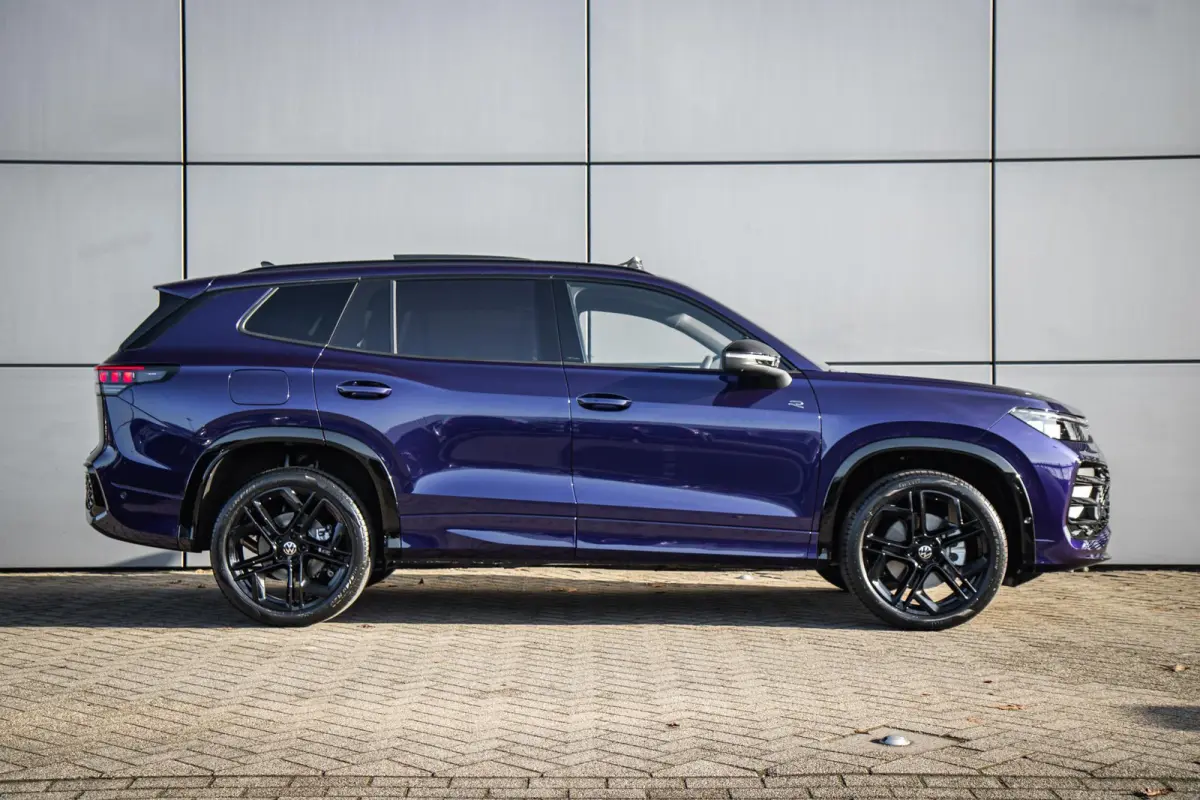 1.5 eHybrid 204pk DSG R-Line Edition | Panoramadak | Trekhaak | Black Style | Massage