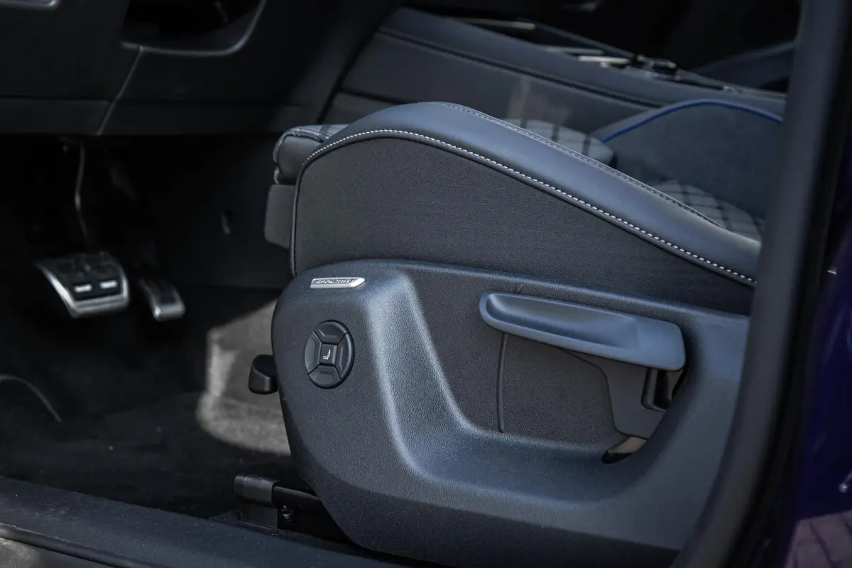1.5 eHybrid 204pk DSG R-Line Edition | Panoramadak | Trekhaak | Black Style | Massage