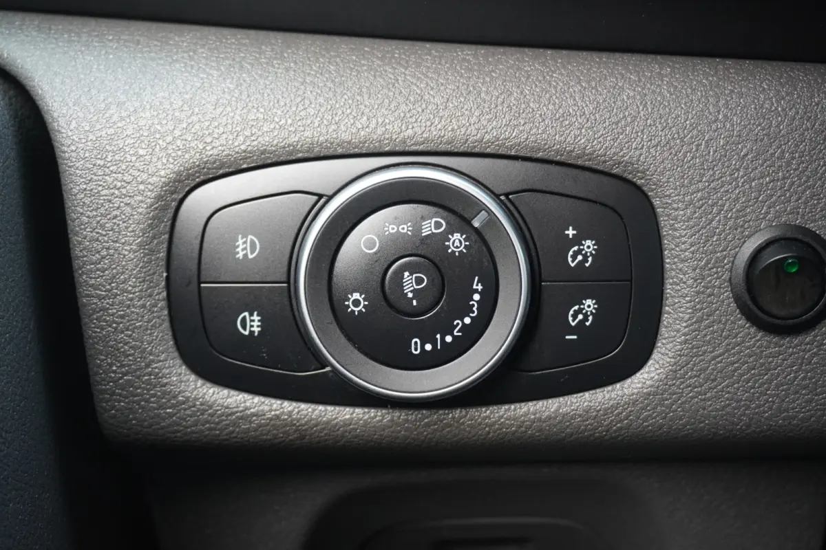 2.0 TDCI 130PK L2 Dubbele Cabine EURO 6 - Airco - Cruise - PDC - €18.950,- Excl.