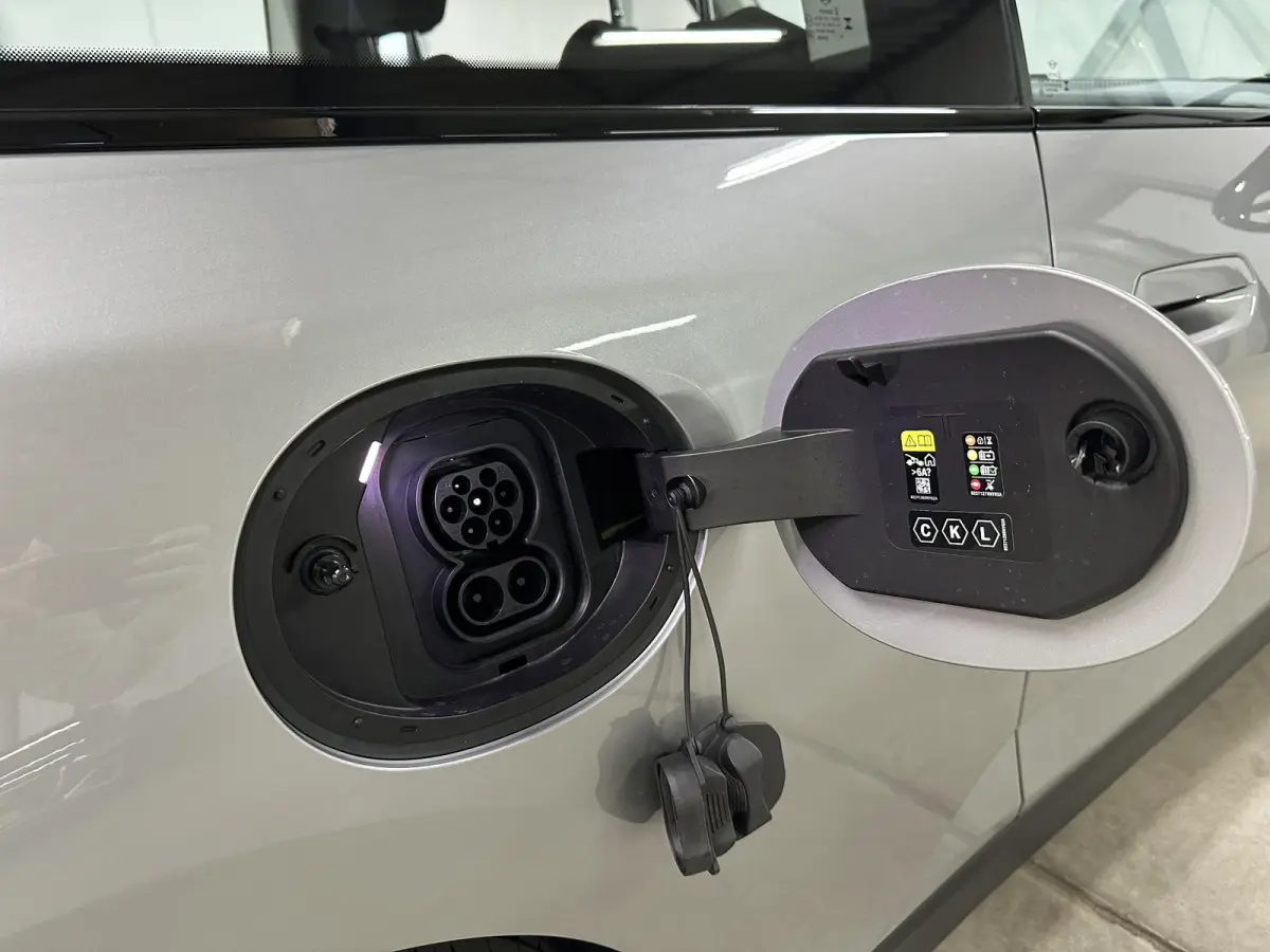 3-Deurs SE Essential 54.2 kWh 218pk | Camera | Navi | Carplay | Dodehoekdetectie | 17'' LM