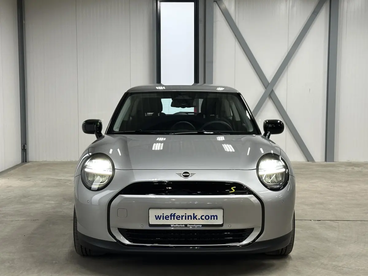 3-Deurs SE Essential 54.2 kWh 218pk | Camera | Navi | Carplay | Dodehoekdetectie | 17'' LM