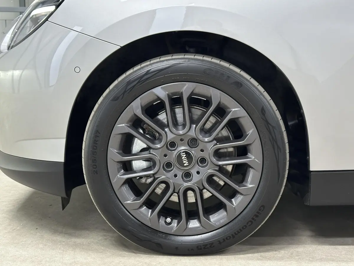 3-Deurs SE Essential 54.2 kWh 218pk | Camera | Navi | Carplay | Dodehoekdetectie | 17'' LM