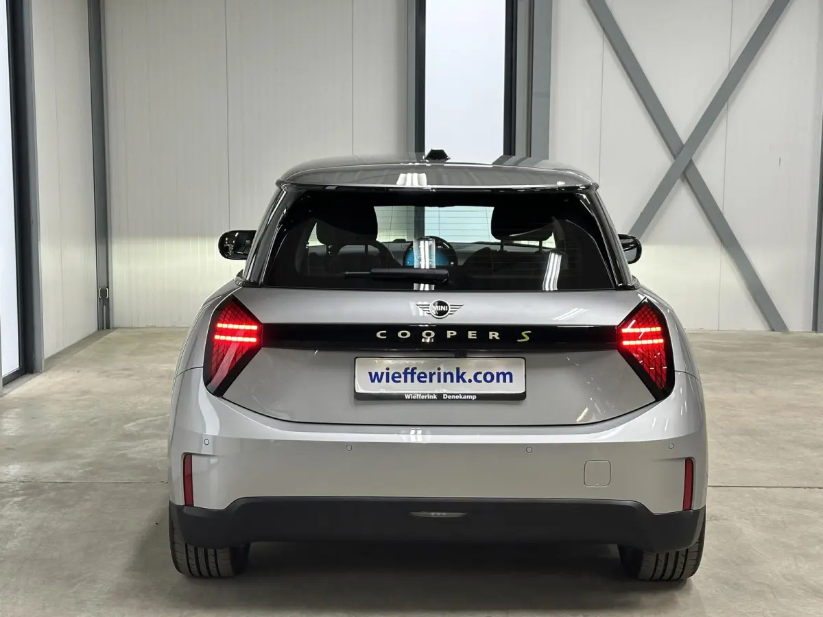 3-Deurs SE Essential 54.2 kWh 218pk | Camera | Navi | Carplay | Dodehoekdetectie | 17'' LM