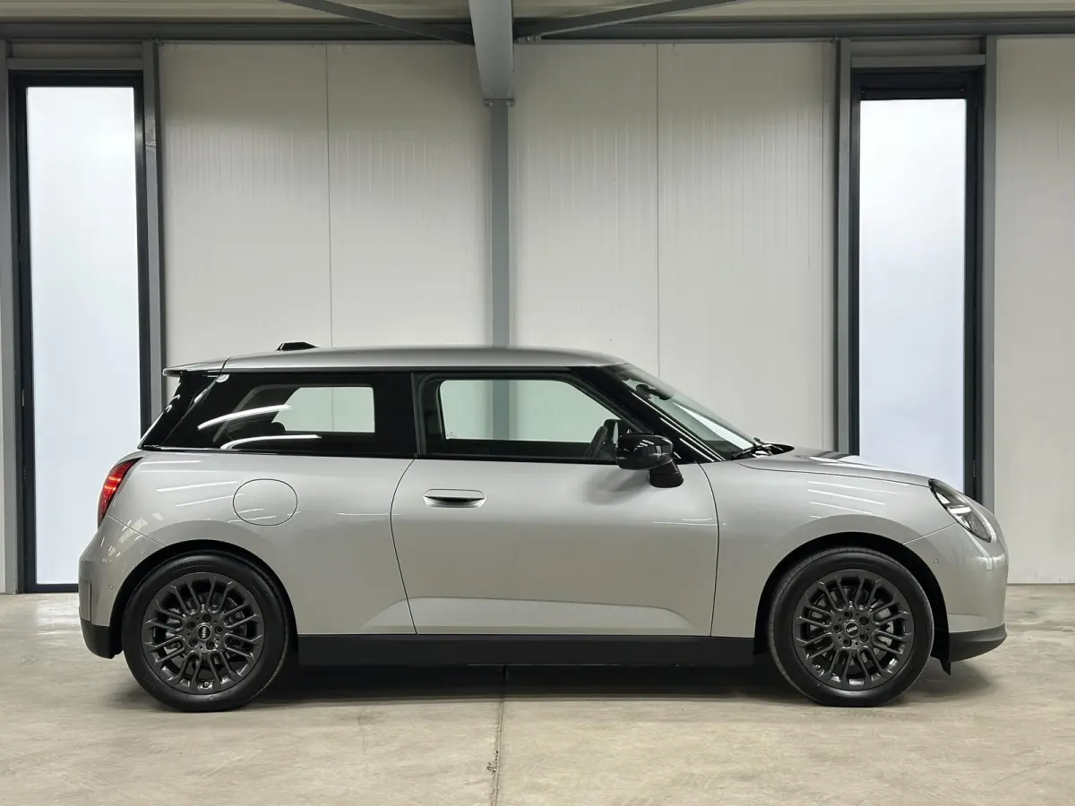 3-Deurs SE Essential 54.2 kWh 218pk | Camera | Navi | Carplay | Dodehoekdetectie | 17'' LM