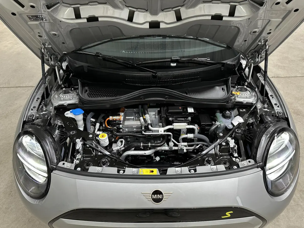 3-Deurs SE Essential 54.2 kWh 218pk | Camera | Navi | Carplay | Dodehoekdetectie | 17'' LM