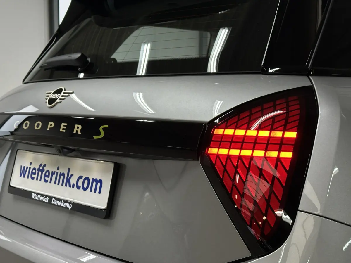 3-Deurs SE Essential 54.2 kWh 218pk | Camera | Navi | Carplay | Dodehoekdetectie | 17'' LM