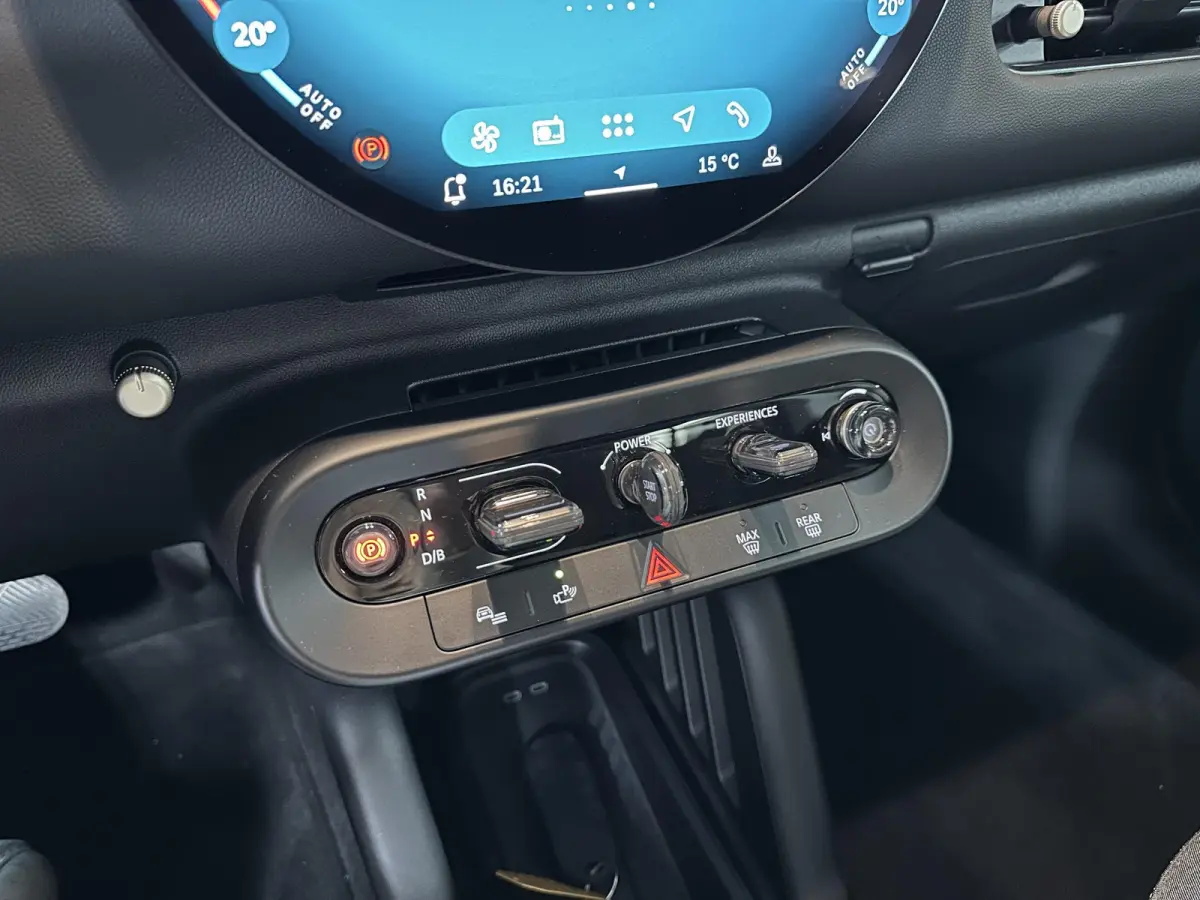 3-Deurs SE Essential 54.2 kWh 218pk | Camera | Navi | Carplay | Dodehoekdetectie | 17'' LM