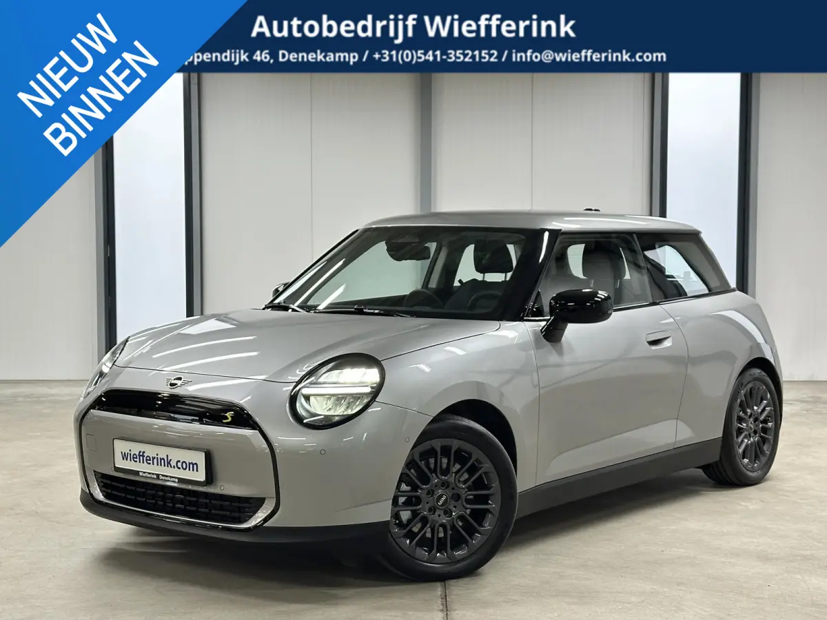3-Deurs SE Essential 54.2 kWh 218pk | Camera | Navi | Carplay | Dodehoekdetectie | 17'' LM