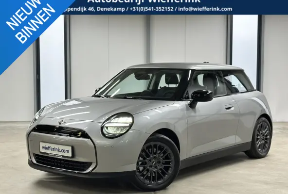 3-Deurs SE Essential 54.2 kWh 218pk | Camera | Navi | Carplay | Dodehoekdetectie | 17'' LM