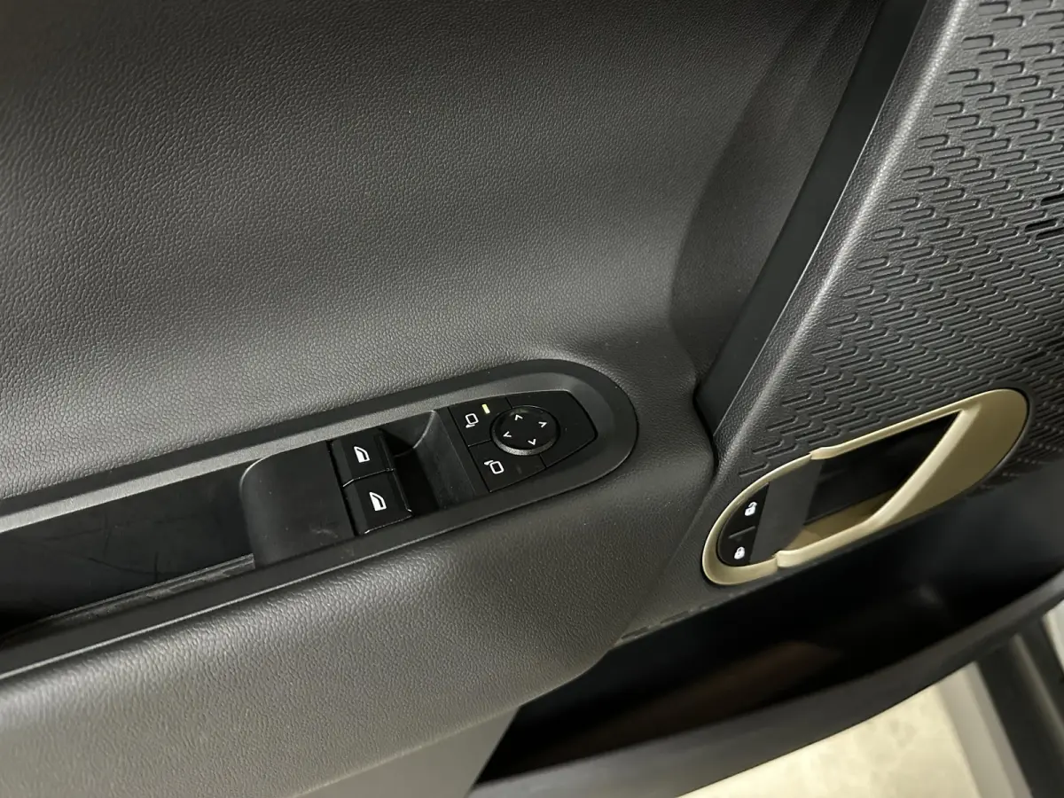 3-Deurs SE Essential 54.2 kWh 218pk | Camera | Navi | Carplay | Dodehoekdetectie | 17'' LM