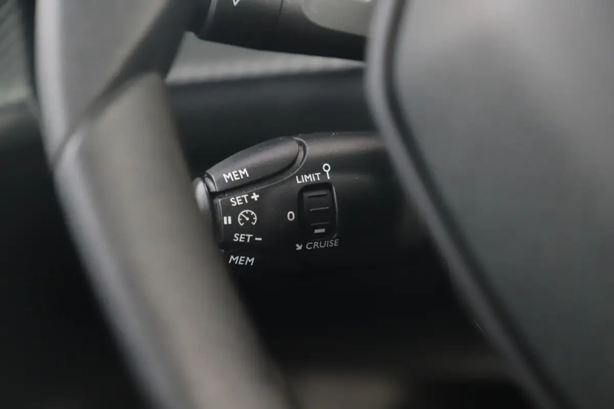 1.2 PureTech Like Airco Radio Bluetooth Cruise Chameleonfolie Getinte Ramen