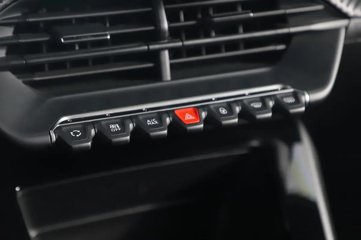 1.2 PureTech Like Airco Radio Bluetooth Cruise Chameleonfolie Getinte Ramen