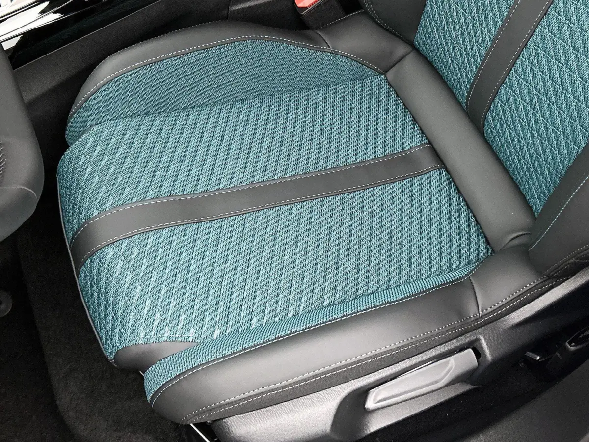 1.2 Hybrid Nefkens Edition | Adaptieve Cruise Control | Navigatie | Dodehoek Bewaking | Climate Control | Apple Carplay/Android Auto | Camera Voor + Achter |