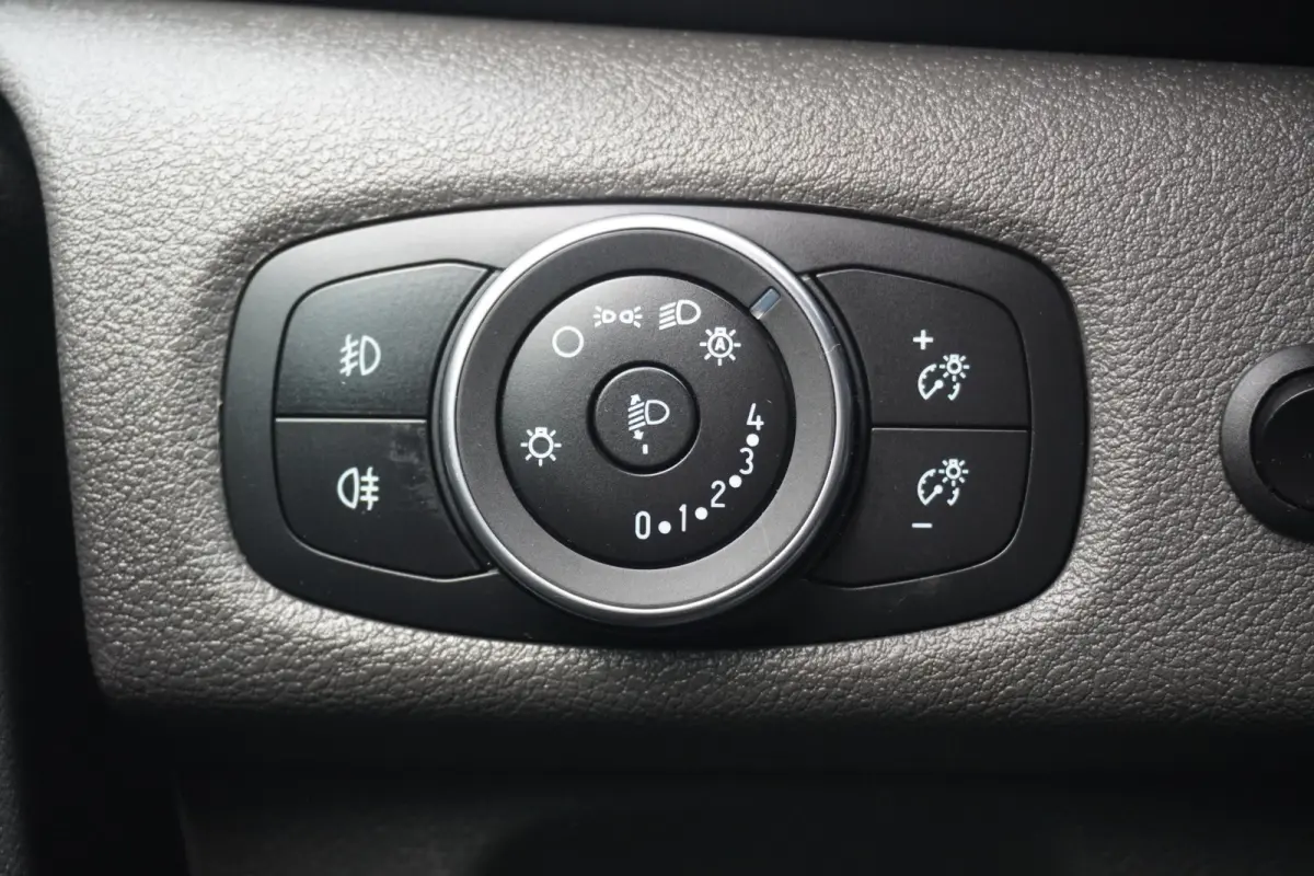 2.0 TDCI 130PK L2 Dubbele Cabine EURO 6 - Airco - Cruise - PDC - €17.950,- Excl.