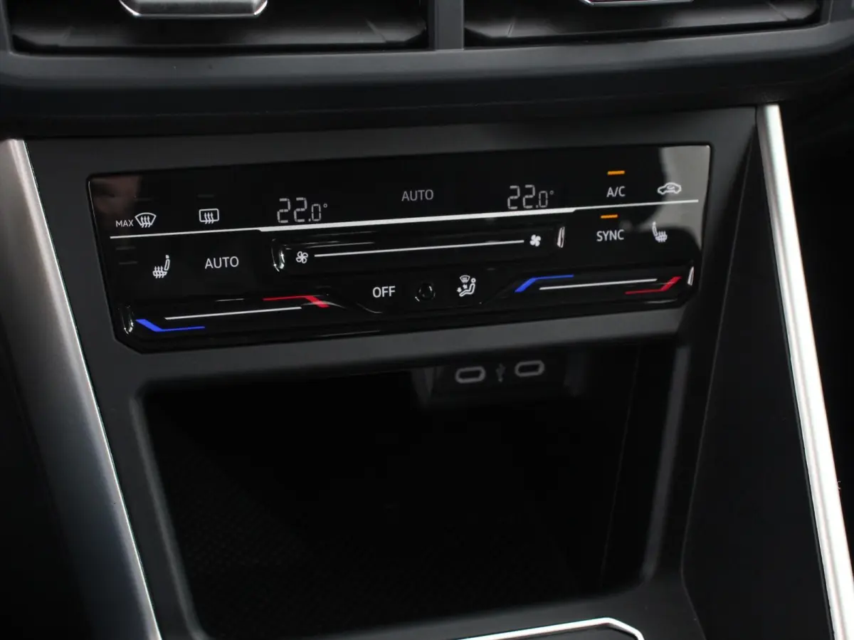 1.0 TSI Move Navigatie App Connect / Android Auto / Apple Carplay Climate Control Parkeer sensoren Lichtmetalen Velgen Dab Digitale Cockpit