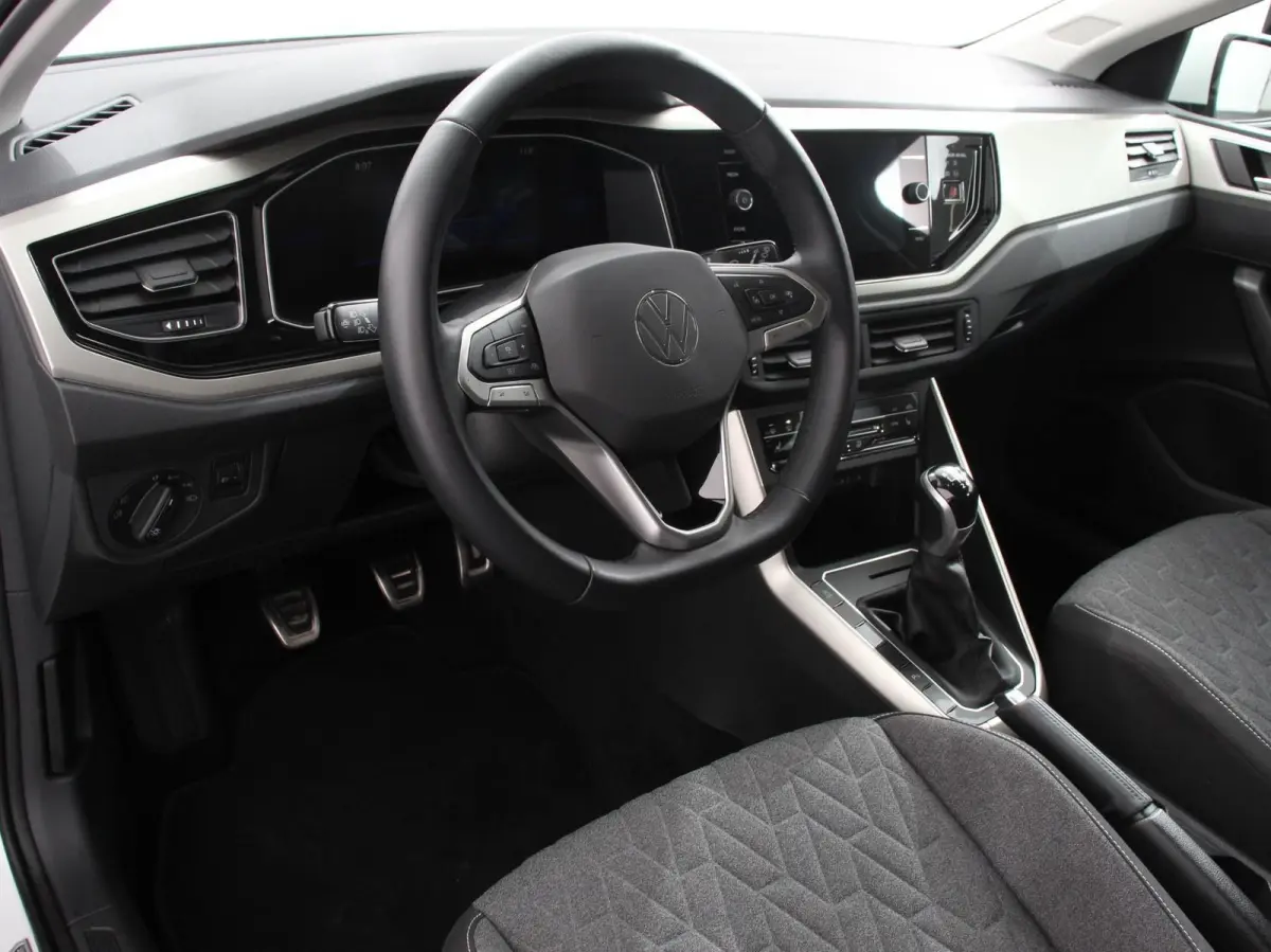 1.0 TSI Move Navigatie App Connect / Android Auto / Apple Carplay Climate Control Parkeer sensoren Lichtmetalen Velgen Dab Digitale Cockpit