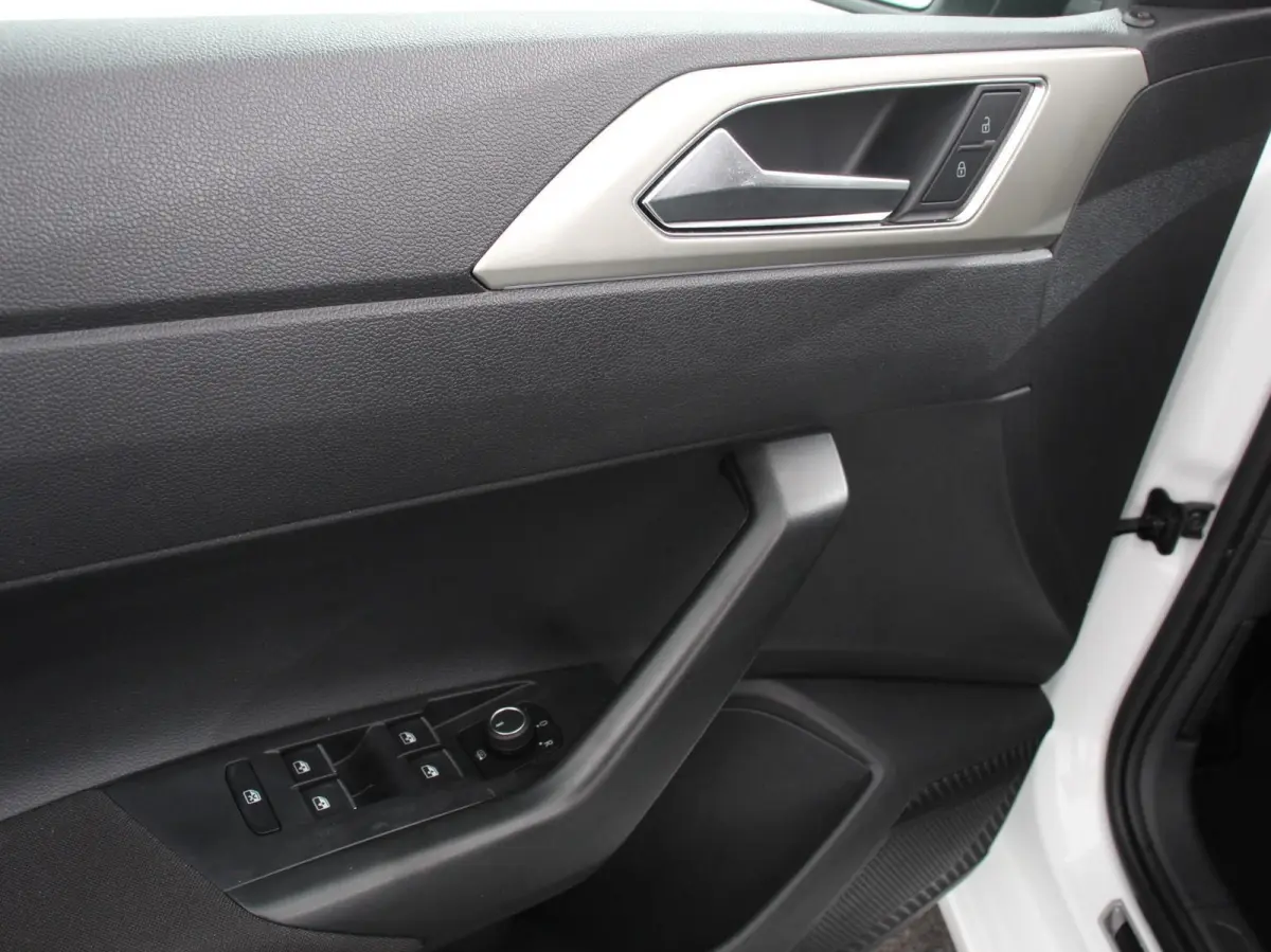 1.0 TSI Move Navigatie App Connect / Android Auto / Apple Carplay Climate Control Parkeer sensoren Lichtmetalen Velgen Dab Digitale Cockpit
