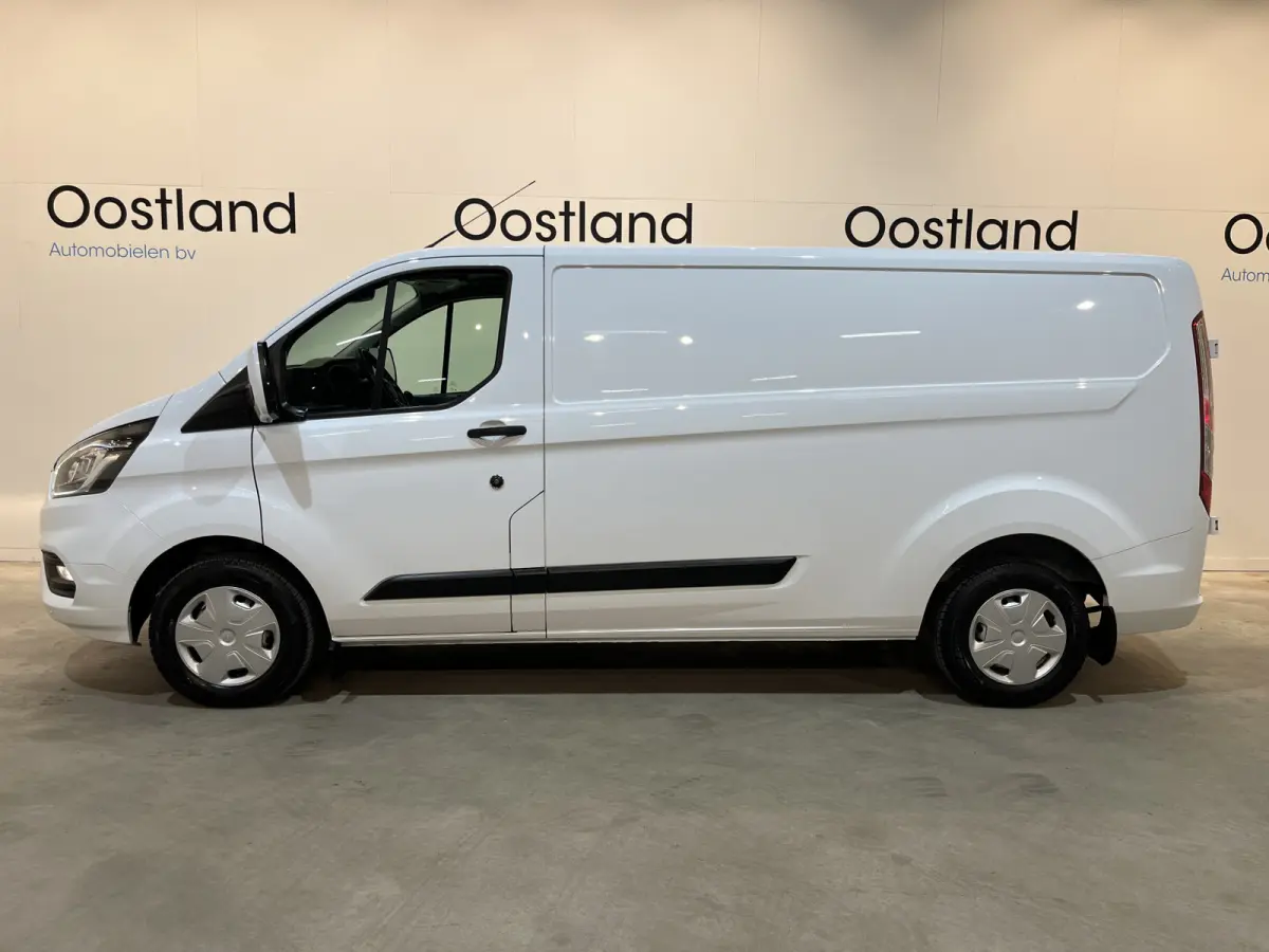 300 2.0 TDCI L2H1 Trend / Servicebus / Bott Inrichting / Euro 6 / Airco / CarPlay / Camera / Cruise Control / Navigatie / 3-Zits / 74.000 KM !!