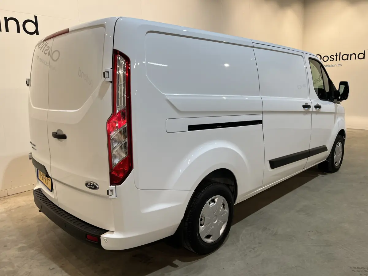300 2.0 TDCI L2H1 Trend / Servicebus / Bott Inrichting / Euro 6 / Airco / CarPlay / Camera / Cruise Control / Navigatie / 3-Zits / 74.000 KM !!