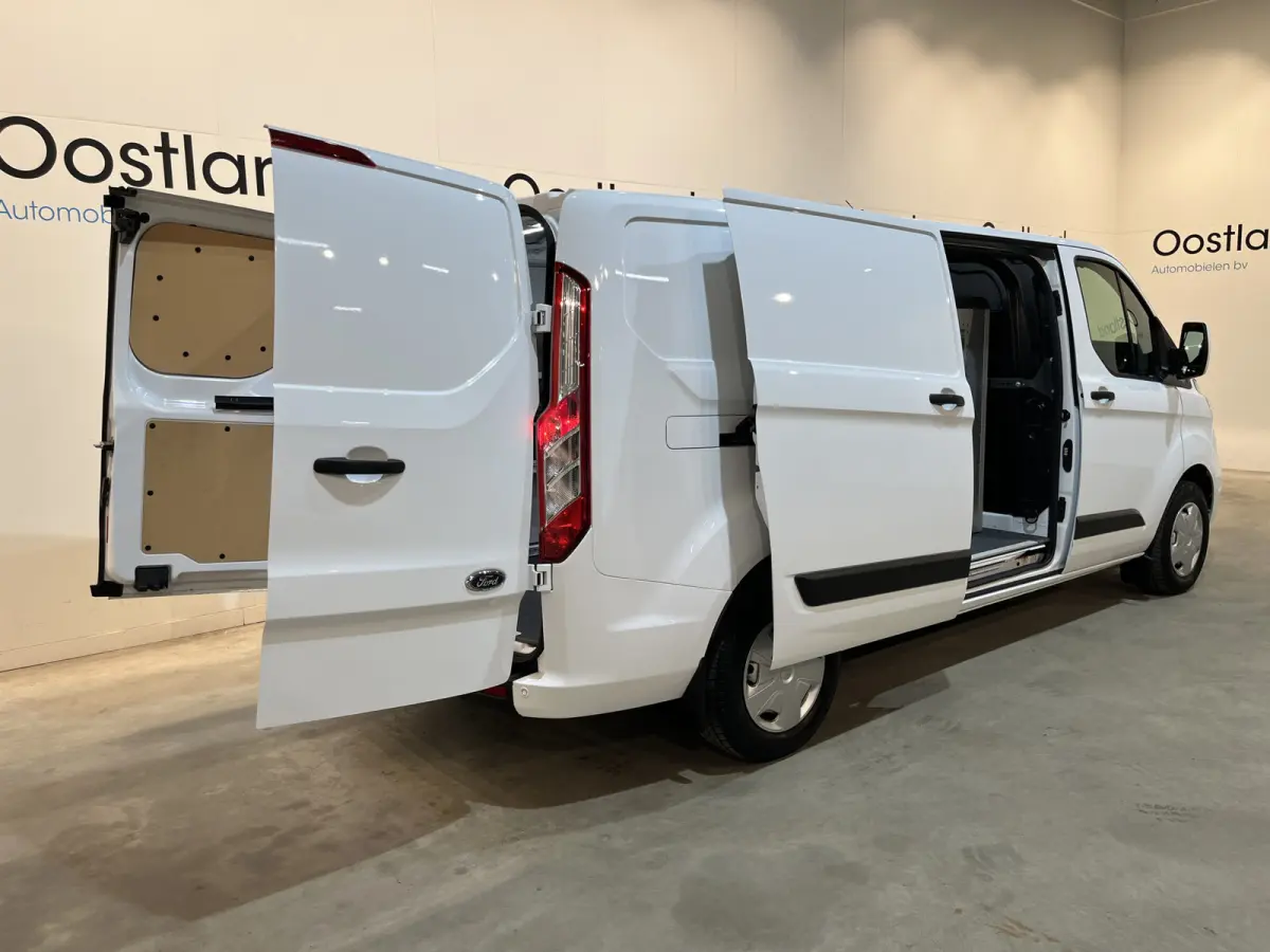 300 2.0 TDCI L2H1 Trend / Servicebus / Bott Inrichting / Euro 6 / Airco / CarPlay / Camera / Cruise Control / Navigatie / 3-Zits / 74.000 KM !!