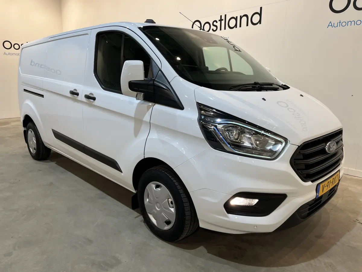 300 2.0 TDCI L2H1 Trend / Servicebus / Bott Inrichting / Euro 6 / Airco / CarPlay / Camera / Cruise Control / Navigatie / 3-Zits / 74.000 KM !!