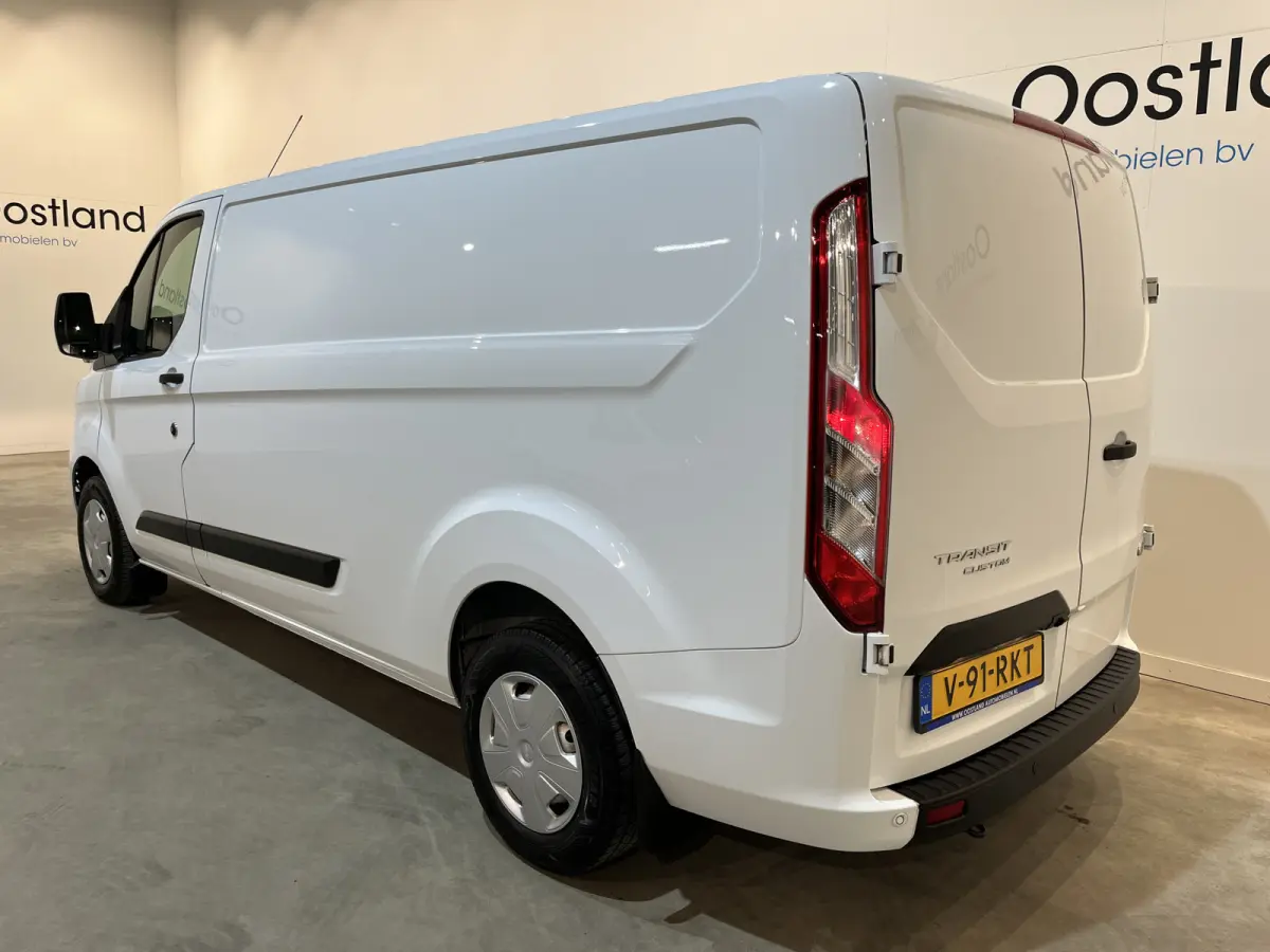 300 2.0 TDCI L2H1 Trend / Servicebus / Bott Inrichting / Euro 6 / Airco / CarPlay / Camera / Cruise Control / Navigatie / 3-Zits / 74.000 KM !!