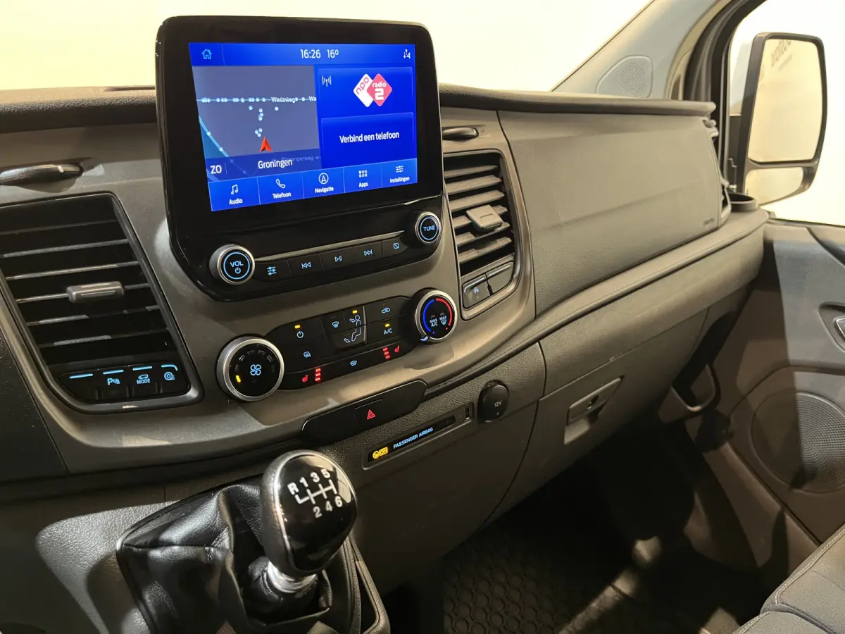 300 2.0 TDCI L2H1 Trend / Servicebus / Bott Inrichting / Euro 6 / Airco / CarPlay / Camera / Cruise Control / Navigatie / 3-Zits / 74.000 KM !!
