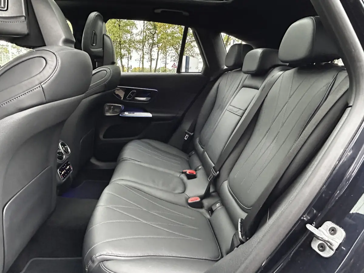 400e AMG 4Matic // Luchtvering // Achteras besturing // Headup // Trekhaak // Memory // Burmester // 360 Camera // Keyless