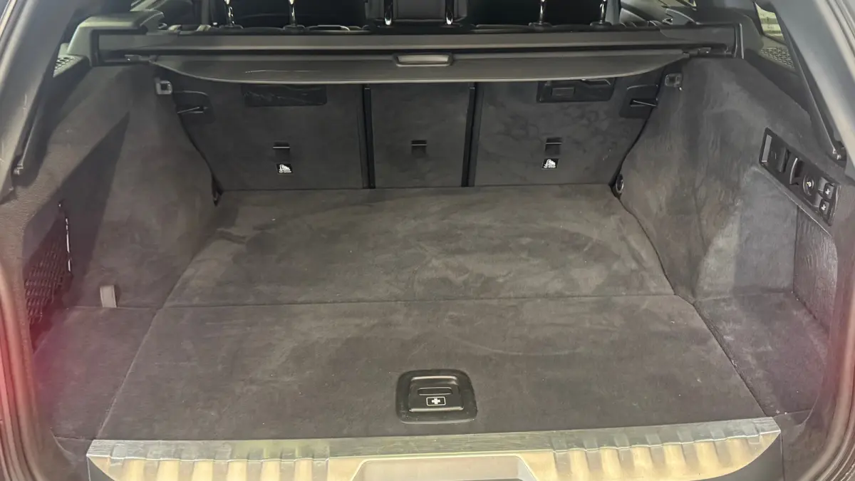 320e 204PK HIGH EXECUTIVE M-SPORT AUTOMAAT LCI / LEDER / CLIMA / PDC / 18" LMV / CAMERA / PANO. DAK / ELEKTR. TREKHAAK / KEYLESS / FULL-LED / WINTERPAKKET / ORG. NL.  !!