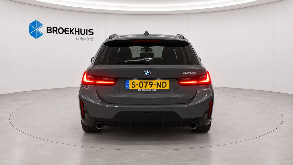 320e 204PK HIGH EXECUTIVE M-SPORT AUTOMAAT LCI / LEDER / CLIMA / PDC / 18" LMV / CAMERA / PANO. DAK / ELEKTR. TREKHAAK / KEYLESS / FULL-LED / WINTERPAKKET / ORG. NL.  !!