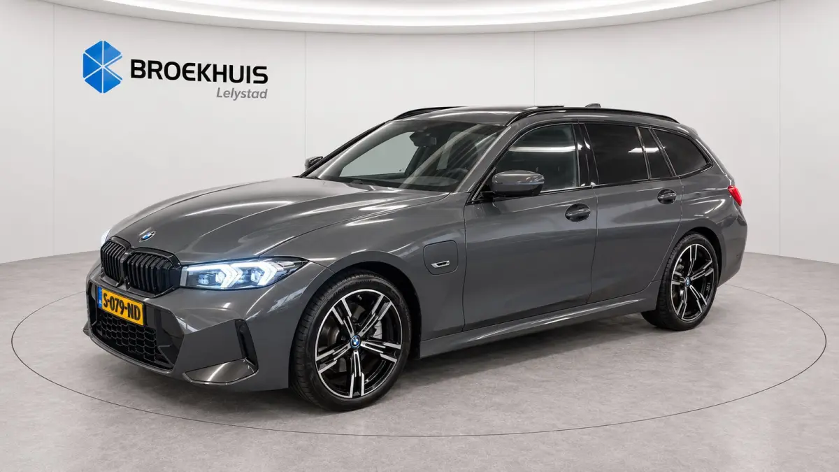 320e 204PK HIGH EXECUTIVE M-SPORT AUTOMAAT LCI / LEDER / CLIMA / PDC / 18" LMV / CAMERA / PANO. DAK / ELEKTR. TREKHAAK / KEYLESS / FULL-LED / WINTERPAKKET / ORG. NL.  !!