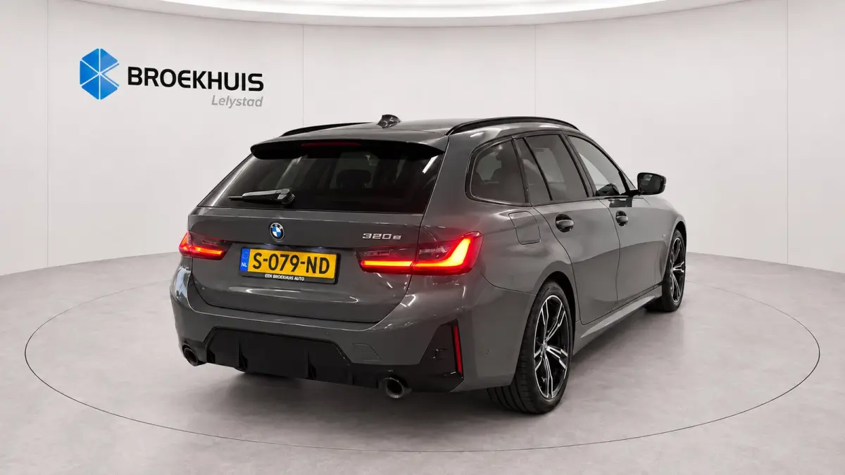 320e 204PK HIGH EXECUTIVE M-SPORT AUTOMAAT LCI / LEDER / CLIMA / PDC / 18" LMV / CAMERA / PANO. DAK / ELEKTR. TREKHAAK / KEYLESS / FULL-LED / WINTERPAKKET / ORG. NL.  !!