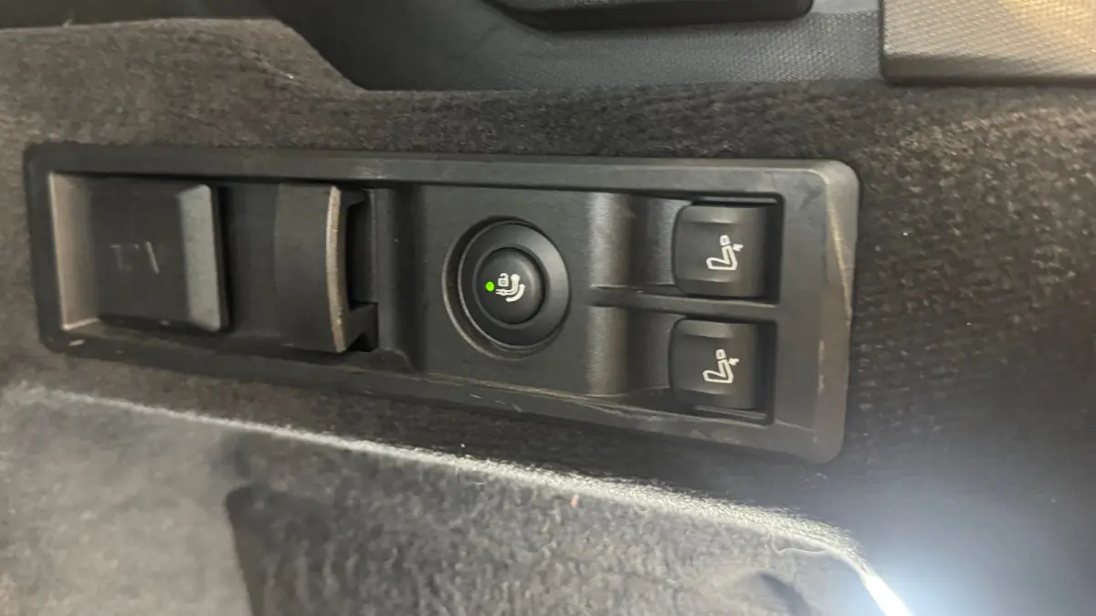 320e 204PK HIGH EXECUTIVE M-SPORT AUTOMAAT LCI / LEDER / CLIMA / PDC / 18" LMV / CAMERA / PANO. DAK / ELEKTR. TREKHAAK / KEYLESS / FULL-LED / WINTERPAKKET / ORG. NL.  !!
