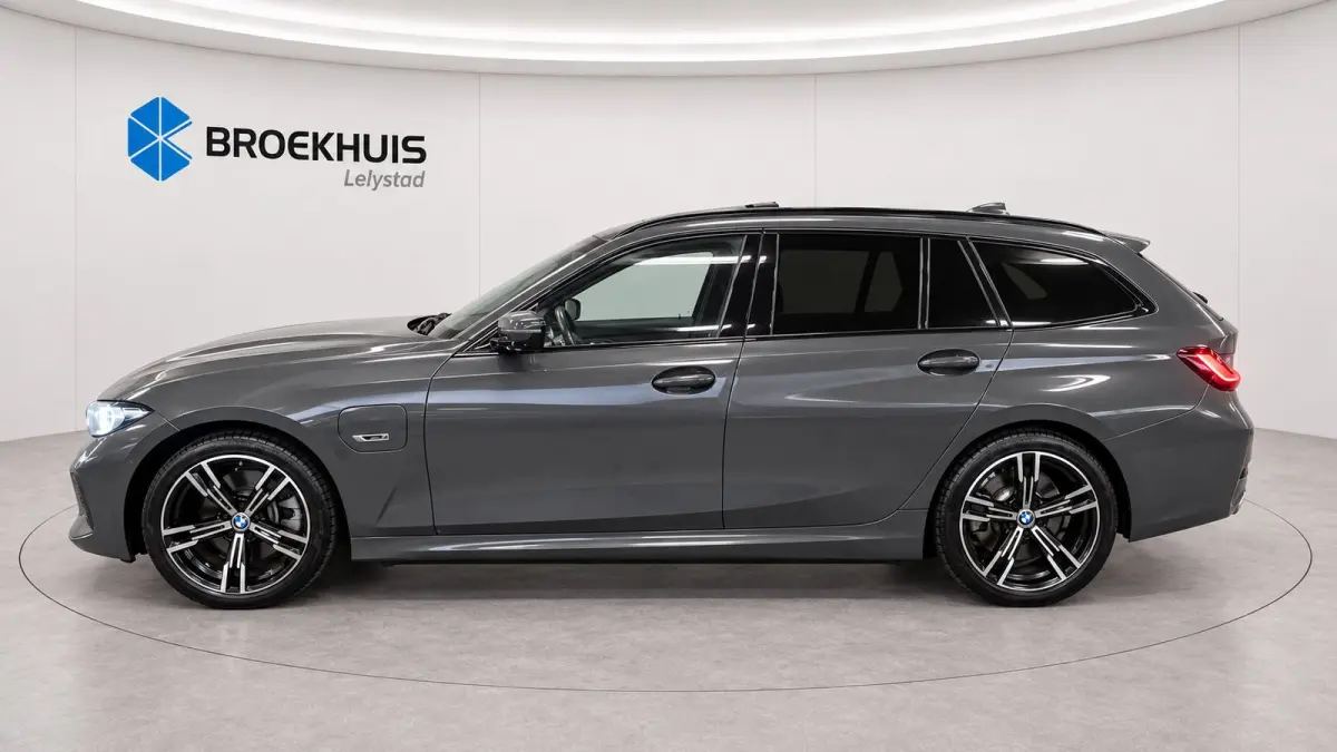 320e 204PK HIGH EXECUTIVE M-SPORT AUTOMAAT LCI / LEDER / CLIMA / PDC / 18" LMV / CAMERA / PANO. DAK / ELEKTR. TREKHAAK / KEYLESS / FULL-LED / WINTERPAKKET / ORG. NL.  !!