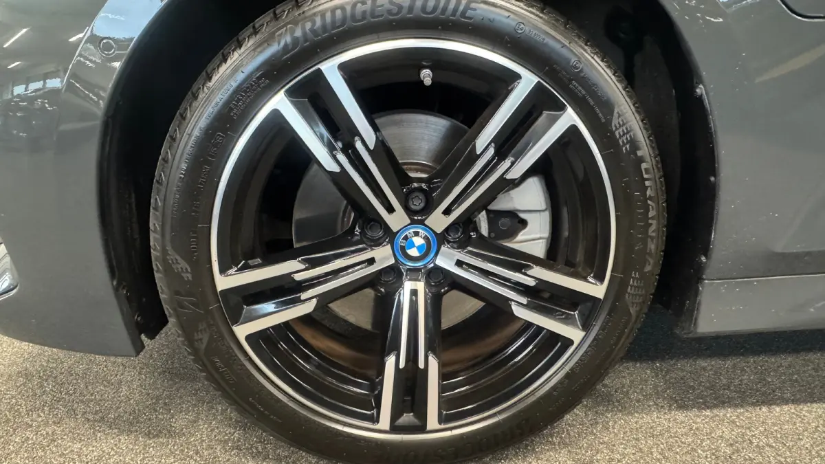 320e 204PK HIGH EXECUTIVE M-SPORT AUTOMAAT LCI / LEDER / CLIMA / PDC / 18" LMV / CAMERA / PANO. DAK / ELEKTR. TREKHAAK / KEYLESS / FULL-LED / WINTERPAKKET / ORG. NL.  !!