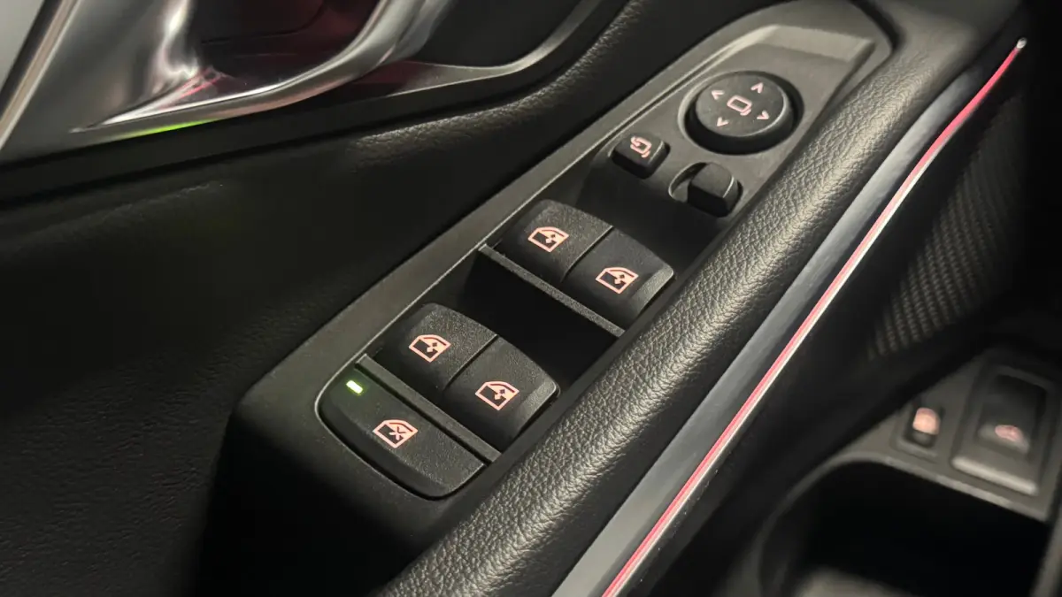 320e 204PK HIGH EXECUTIVE M-SPORT AUTOMAAT LCI / LEDER / CLIMA / PDC / 18" LMV / CAMERA / PANO. DAK / ELEKTR. TREKHAAK / KEYLESS / FULL-LED / WINTERPAKKET / ORG. NL.  !!