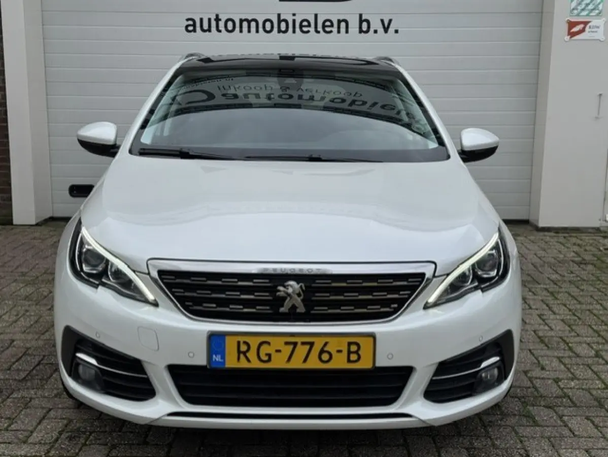 1.2 Premium -Nieuwe Distributie riem-Panoramadak - Origineel Nederlands met NAP - Nieuwe APK - LED - Camera