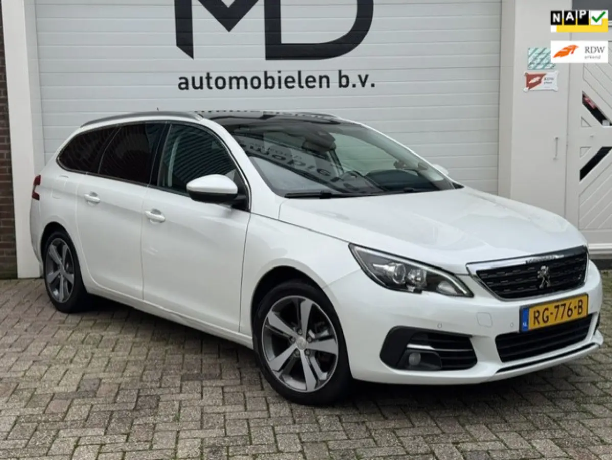 1.2 Premium -Nieuwe Distributie riem-Panoramadak - Origineel Nederlands met NAP - Nieuwe APK - LED - Camera